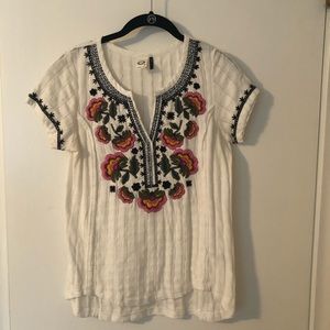Anthropologie Akemi & Kin Embroidered blouse
